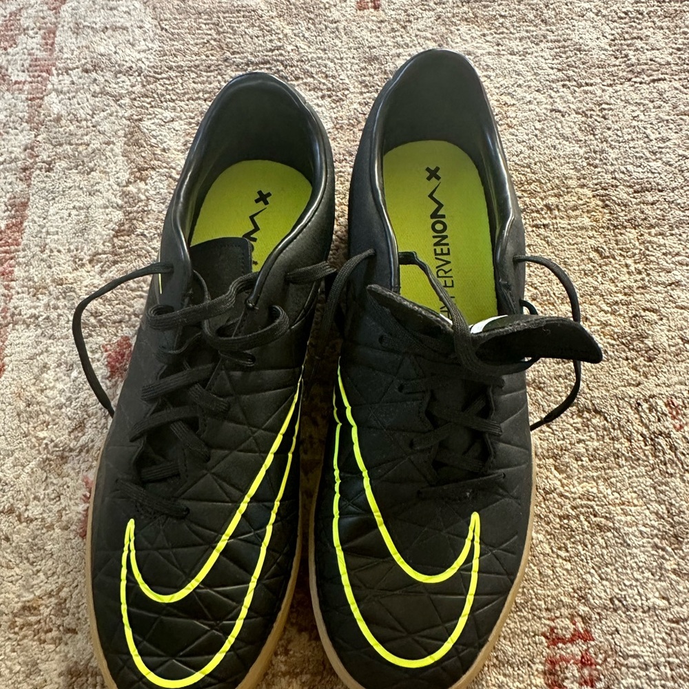 Men’s size 11 Nike hypervenom indoor cleats
